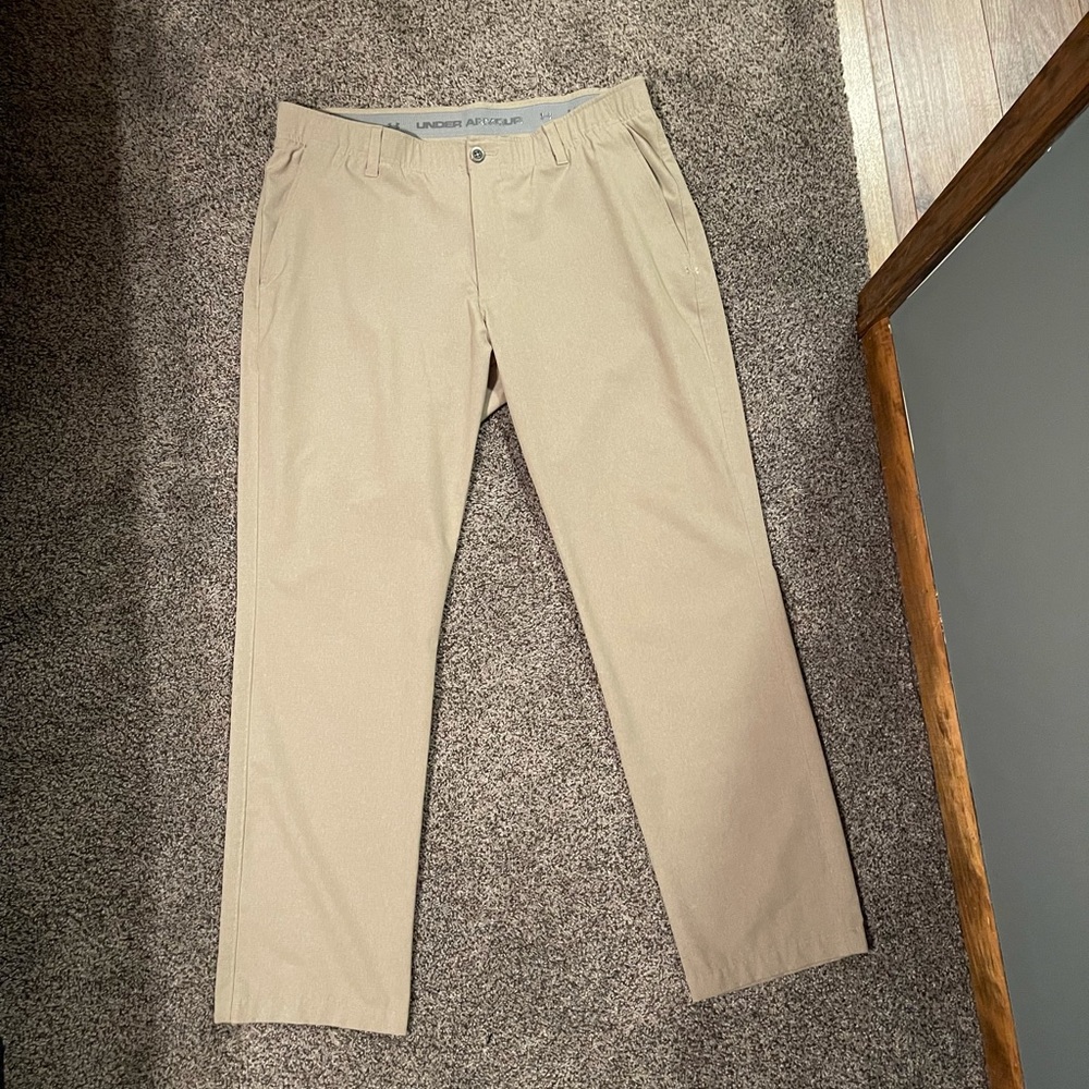 Under armour men vented khaki pant size 38x32